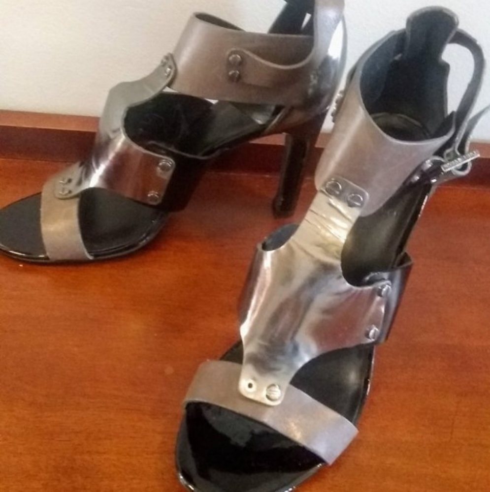 Tori Burch size 9